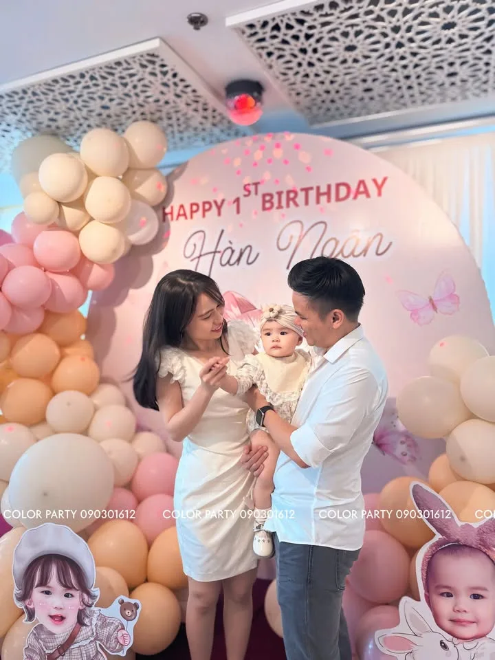 Nhấn để phóng to 🎉 Happy 1st Birthday bé Hàn Ngân – Bông hoa nhỏ của cả gia đình! 🎂 – ảnh 6