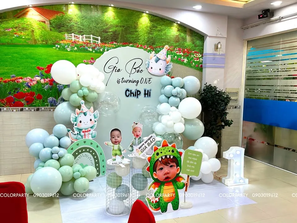 Nhấn để phóng to 🎉 Gia Bảo Tròn Một Tuổi – Bữa Tiệc Thôi Nôi Dễ Thương Hết Nấc! 🎂🐉 – ảnh 2
