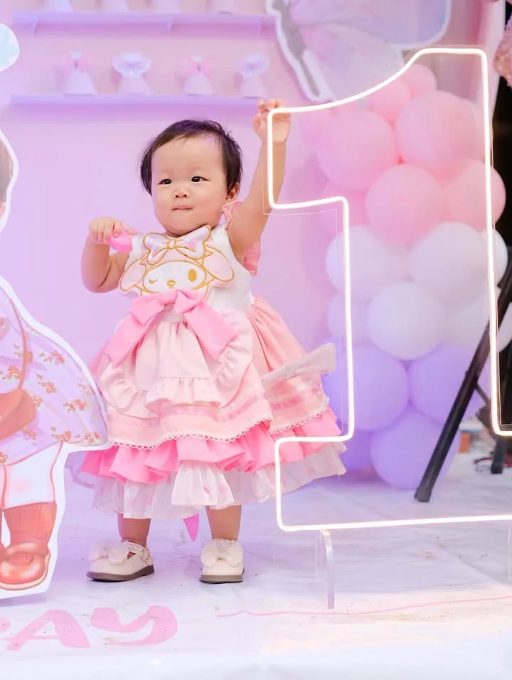 Nhấn để phóng to Chúc mừng sinh nhật bé Ánh Viên (Mây) tròn 1 tuổi nhé! 🎉🎂 – ảnh 2