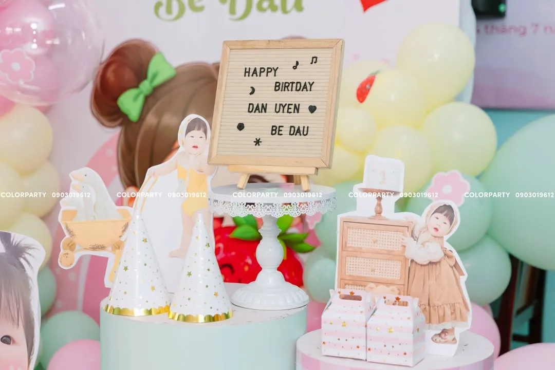 Nhấn để phóng to 🎀 Bé Dâu tròn một tuổi – cả thế giới là một quả dâu xinh! 🍓 – ảnh 2