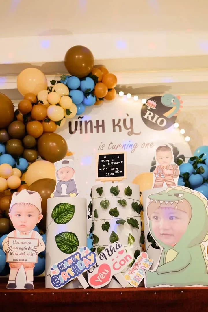 Nhấn để phóng to 🎉 CHÚC MỪNG SINH NHẬT BÉ RIO 1 TUỔI – CHÀNG TRAI NHỎ TUỔI NHƯNG “KHỦNG LONG” D… – ảnh 4