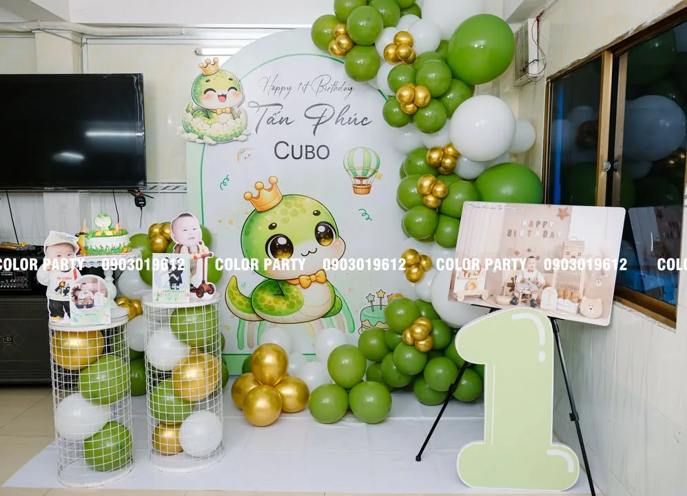 Nhấn để phóng to 🐍 “Rắn con mới 1 tuổi thôi… mà chiếm spotlight cả buổi tiệc rồi nha 😚💚” – ảnh 1